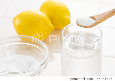 Dissolve citric acid in water 45061546