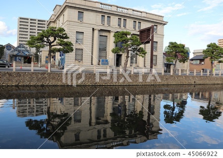 Caracolo工作室反映在河裡 45066922