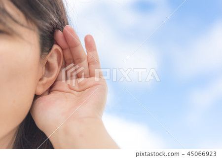 A woman to hear A woman to hear 45066923