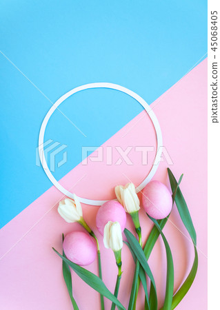 Easter eggs and spring flowers narcissi 45068405