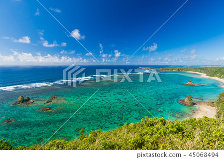 Hill with visible dugong 45068494