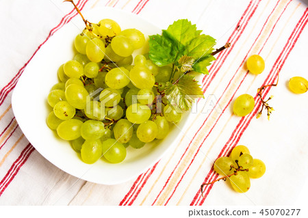 Green grapes in a white bowl top view Green grapes in a white bowl top view 45070277