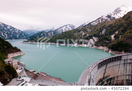 Kurobe dam between mountains turqouise lake Toyama 45072284