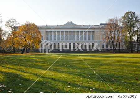 autumn view of the Mikhailovsky Palace 45076008