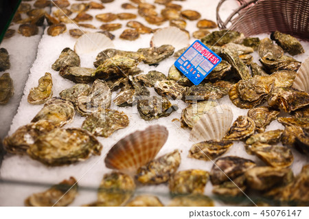 Selling oysters. La Boqueria market in Barcelona 45076147