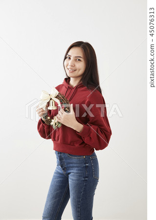 Girl holding Christmas wreath 45076313