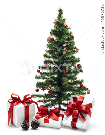 Christmas tree with red decorations Christmas tree with red decorations 45076739
