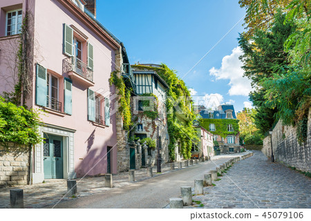Cozy tourist alley in Paris, Monmartre 45079106