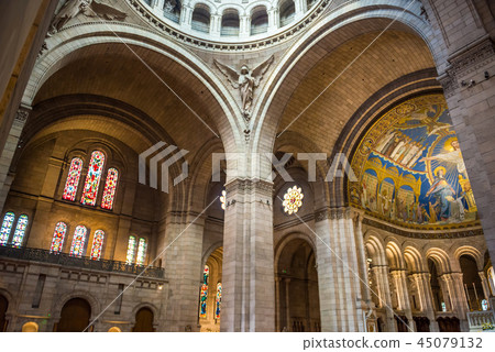 Inside of basilica on Montmartre in Paris 45079132