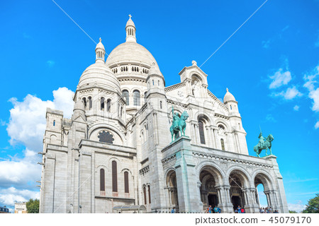 Basilica Coeur Sacre on Montmartre in Paris 45079170