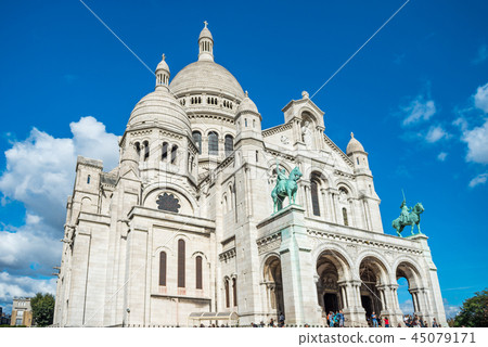 Basilica Coeur Sacre on Montmartre in Paris 45079171