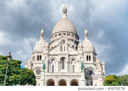Basilica Coeur Sacre on Montmartre in Paris 45079176