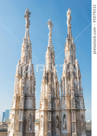 Marble statues - architecture on top of roof Duomo 45079332