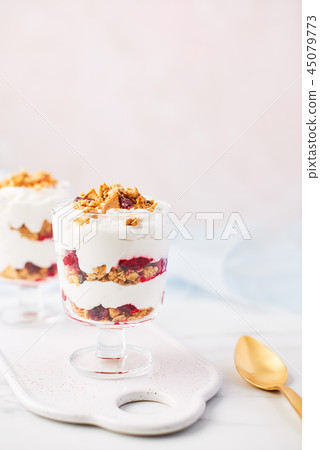 Healthy raspberry yogurt parfait in a glass 45079773