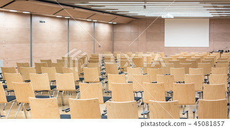 Empty wooden seats in a cotmporary lecture hall. 45081857