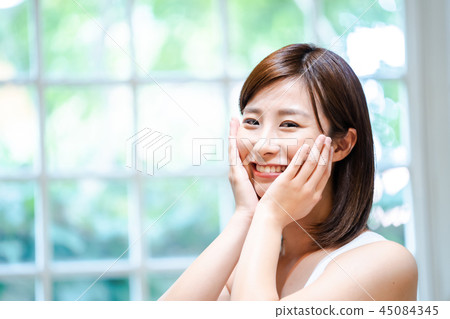 年輕的女士美容美容 年輕的女士美容美容 45084345