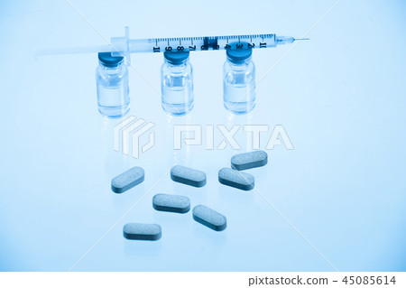 醫院用的醫療用品，注射器和藥瓶 45085614