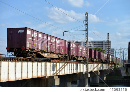 去Jodong貨運專線的集裝箱貨運列車 去Jodong貨運專線的集裝箱貨運列車 45093356