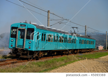 在和歌山線上運行的105系列普通兩車 45093369