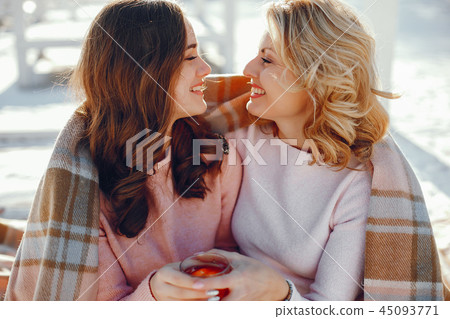 Mother witn daughter 45093771