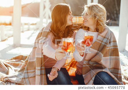 Mother witn daughter 45093778