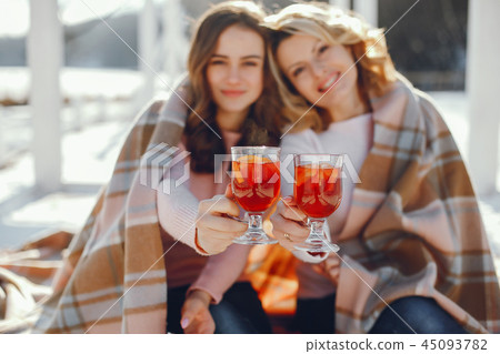 Mother witn daughter 45093782