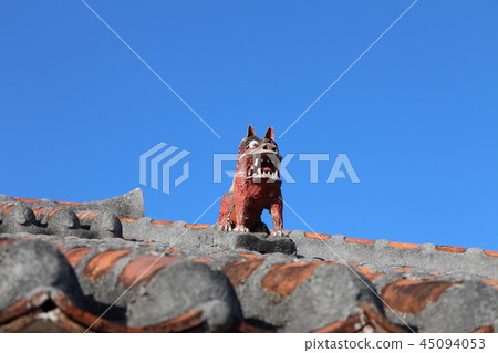 Shiisa brother of Okinawa Ishigaki Island roof 45094053