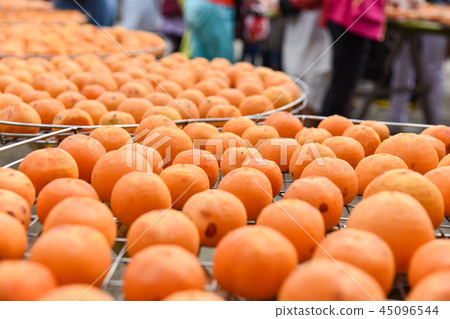 Taiwan autumn delicious fruit persimmon Taiwan autumn delicious fruit persimmon 45096544