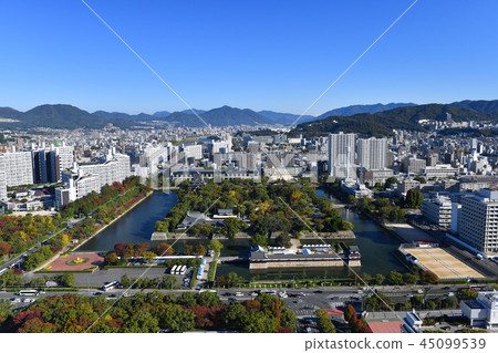Hiroshima Castle and surrounding towns 45099539