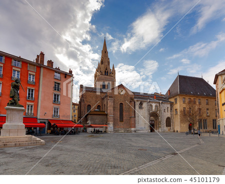 Grenoble. Square of justice. 45101179