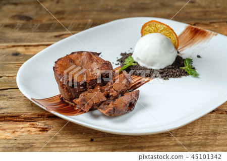 Warm dessert chocolate cake Fondant 45101342