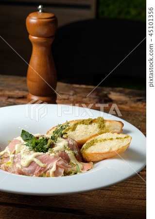 Ham pasta and pepper mill Ham pasta and pepper mill 45101356