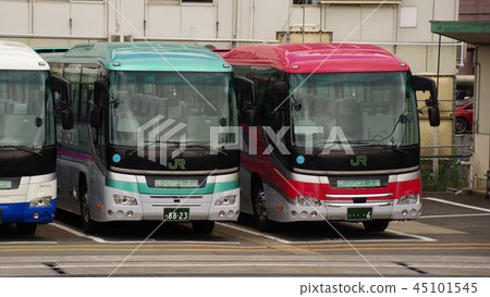 車庫Hayabusa彩色巴士和Komachi彩色巴士的大型巴士 45101545