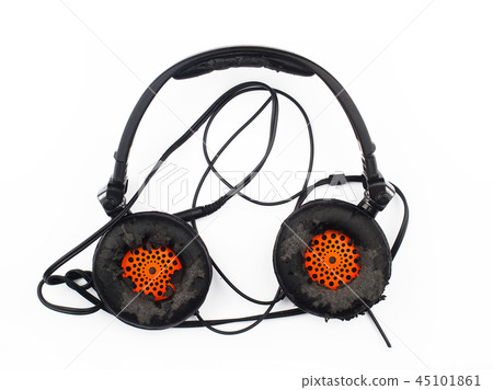 damaged audio black headset on white damaged audio black headset on white 45101861