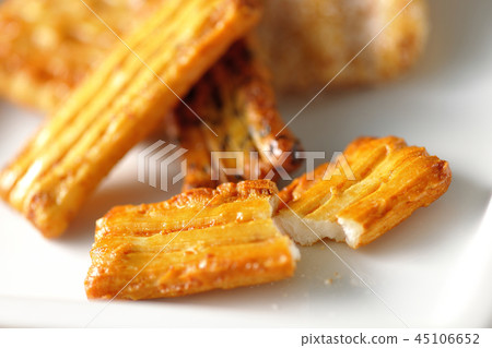 Assorted rice crackers 45106652