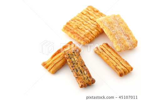 Various tastes of rice crackers 45107011