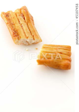 Cracked rice cracker 45107458