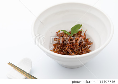 Cooking boiled squid 45107716