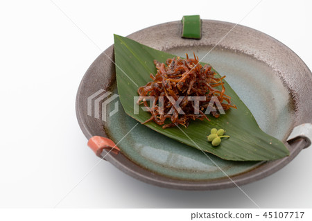 Cooking boiled squid 45107717
