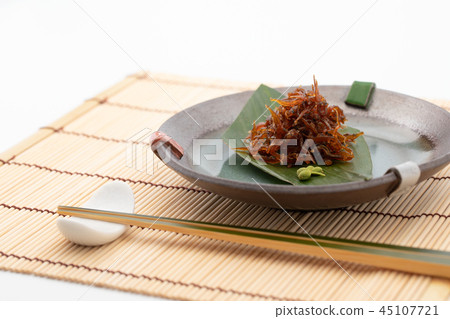 Cooking boiled squid 45107721