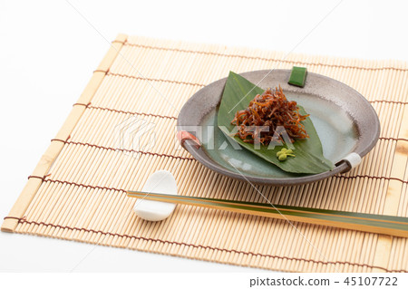 Cooking boiled squid 45107722
