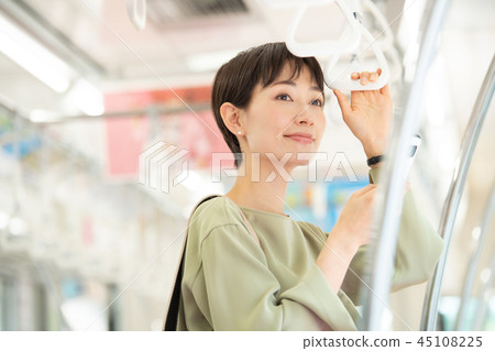 Commercial woman train commuting photography cooperation: Keio Electric Railway Co., Ltd. 45108225