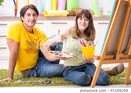 Young couple enjoying painting at home 45109299