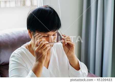 portrait of old woman wearing her glasses portrait of old woman wearing her glasses 45109483
