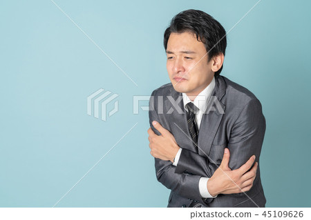 Shivering men 45109626