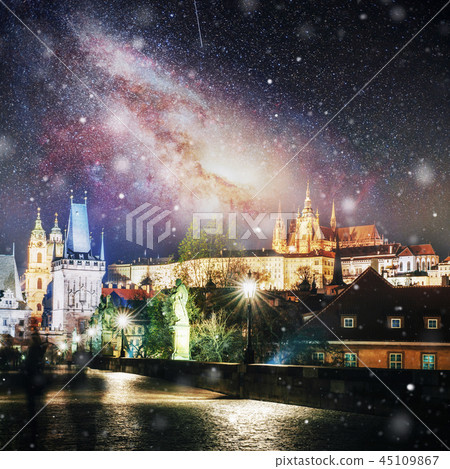 Charles Bridge with statues and Prague Castle at night. , Czech Republic Charles Bridge with statues and Prague Castle at night. , Czech Republic 45109867