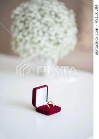 Wedding rings in a red velvet box 45110394