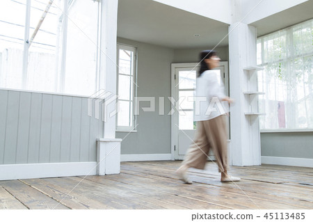 Woman middle housewife housework mother Woman middle housewife housework mother 45113485