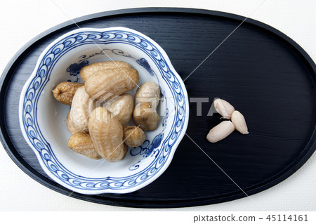 Raw peanuts in a bowl 45114161