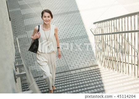 Middle business woman image 45114204